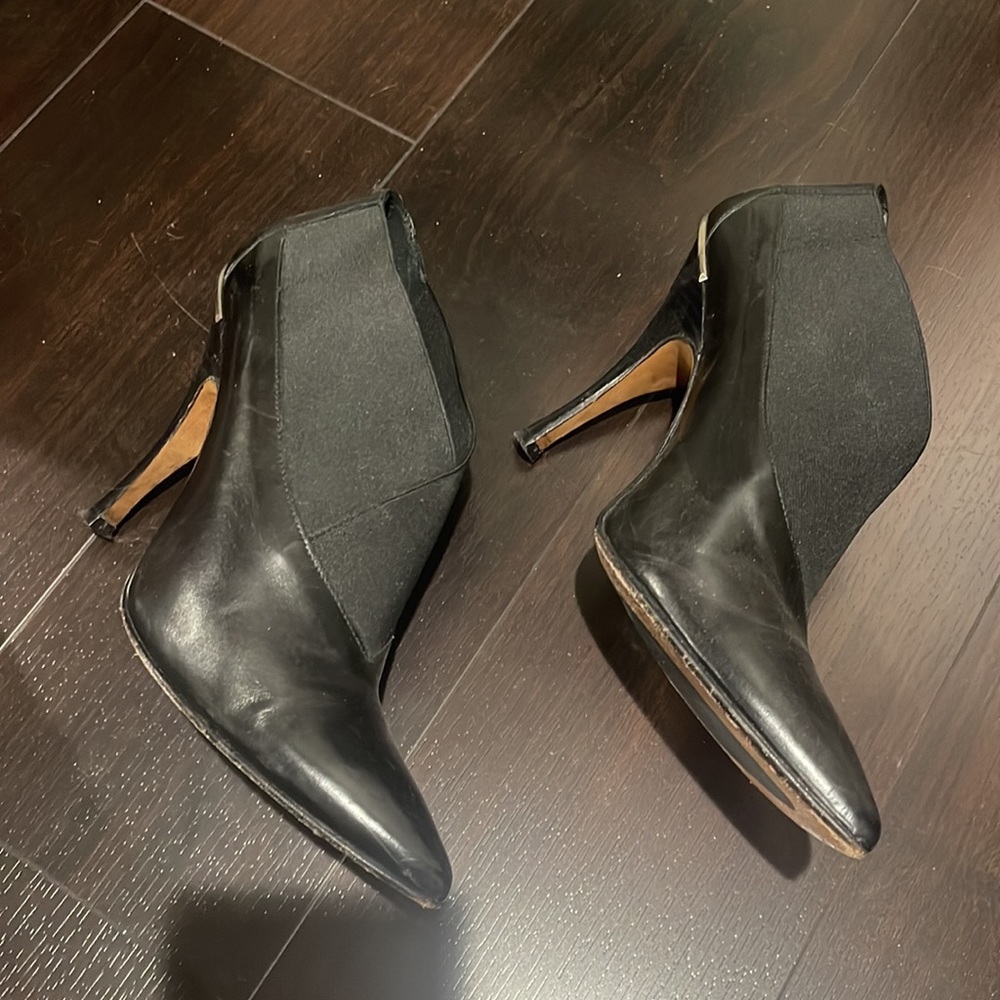 Gently Loved Black Leather Donald J Pliner Heels